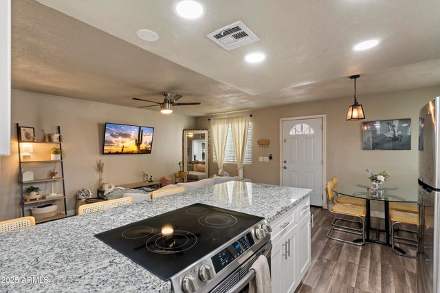 1251 N 47th Place, Phoenix, AZ 85008