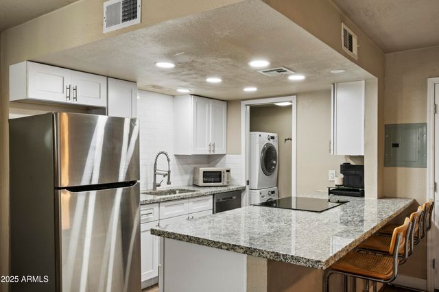 1251 N 47th Place, Phoenix, AZ 85008