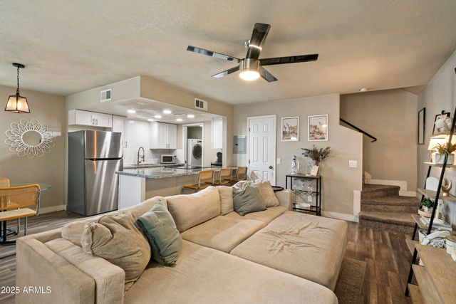 1251 N 47th Place, Phoenix, AZ 85008