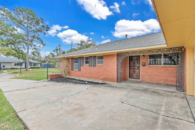 1803 Sea Queen Court, Houston, TX 77008