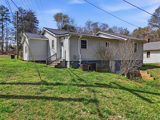 112 Newry Road, Seneca, SC 29672