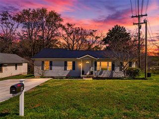 112 Newry Road, Seneca, SC 29672