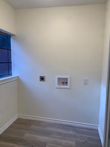 3449 Oak Creek Circle, Dallas, TX 75227