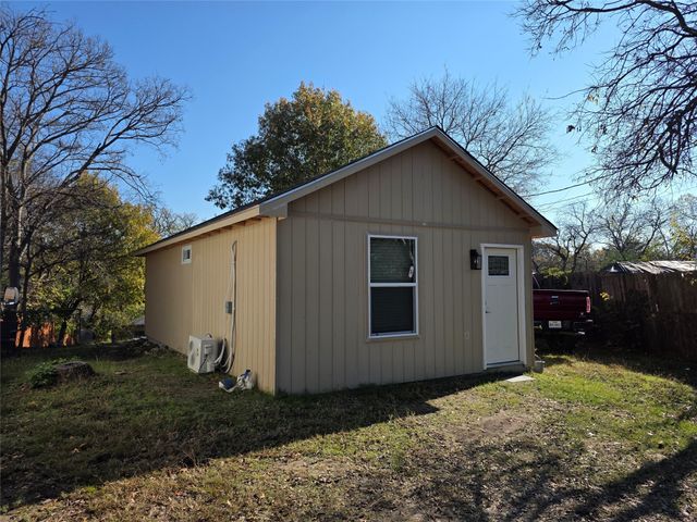 3449 Oak Creek Circle, Dallas, TX 75227