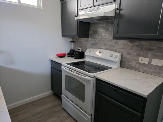 3449 Oak Creek Circle, Dallas, TX 75227