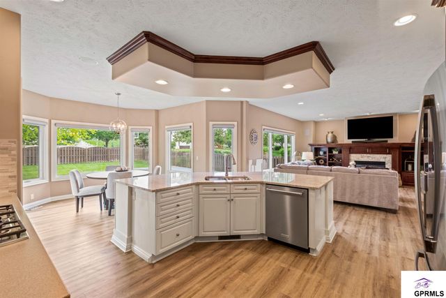 4205 N 195 Street, Elkhorn, NE 68022