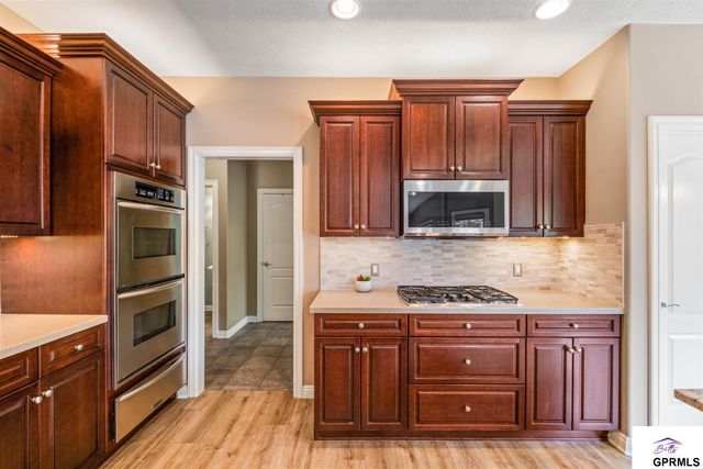 4205 N 195 Street, Elkhorn, NE 68022