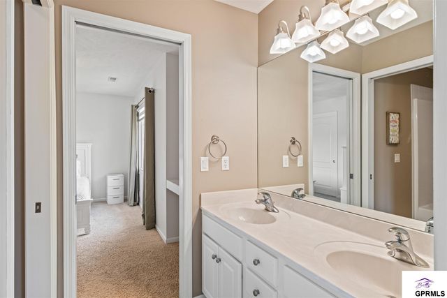 4205 N 195 Street, Elkhorn, NE 68022