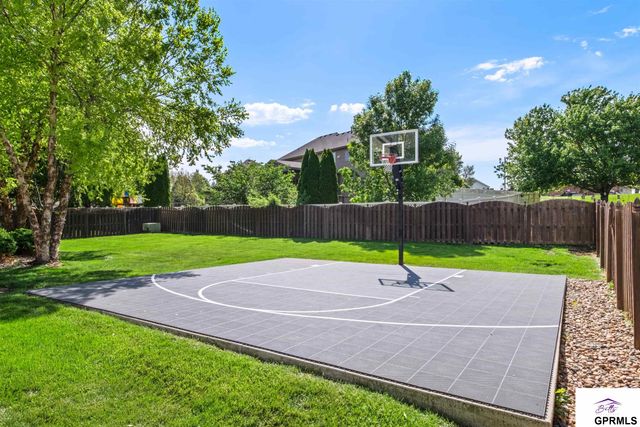 4205 N 195 Street, Elkhorn, NE 68022