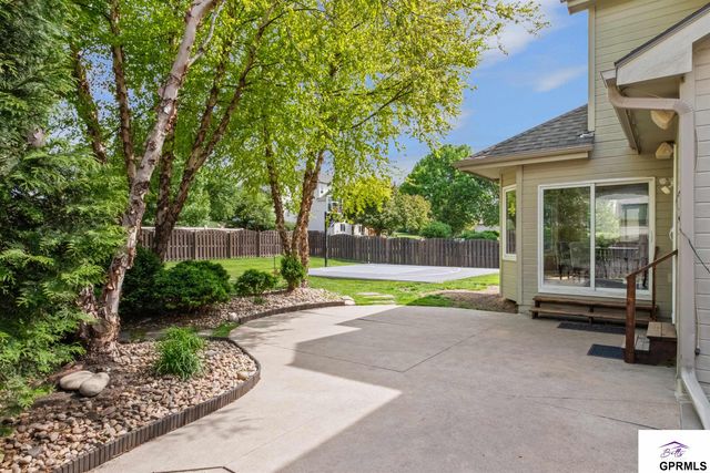 4205 N 195 Street, Elkhorn, NE 68022