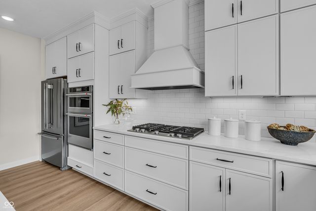 9864 Canterwood Lane, Fishers, IN 46038