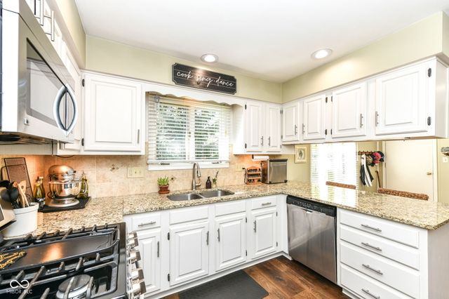 102 Pin Oak Court, Noblesville, IN 46062