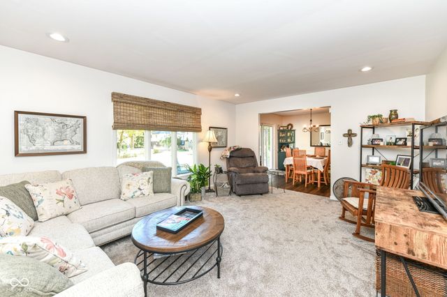 102 Pin Oak Court, Noblesville, IN 46062
