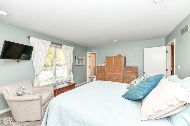 102 Pin Oak Court, Noblesville, IN 46062