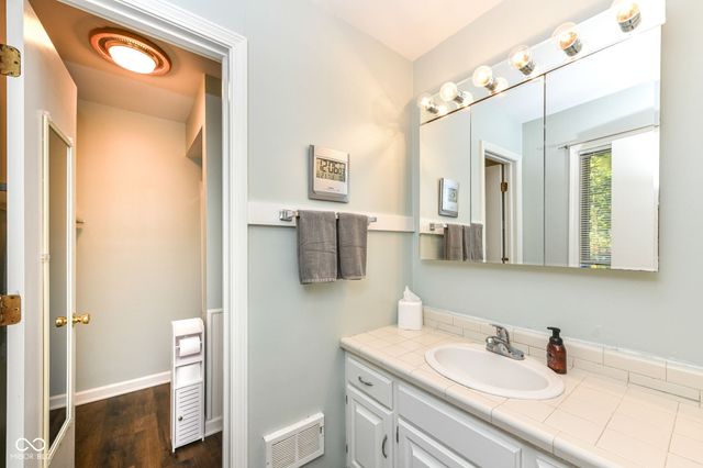 102 Pin Oak Court, Noblesville, IN 46062