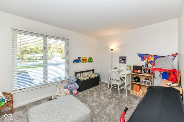 102 Pin Oak Court, Noblesville, IN 46062