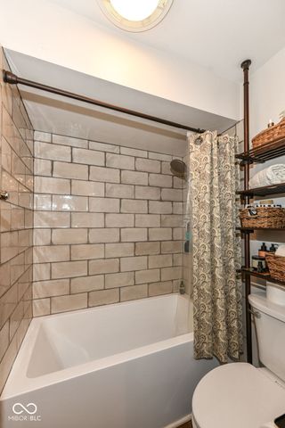 102 Pin Oak Court, Noblesville, IN 46062