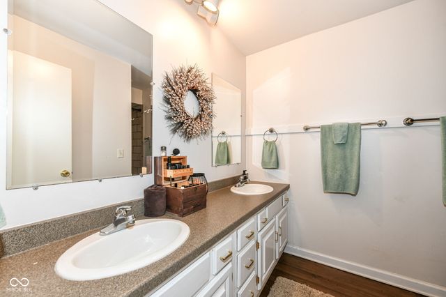 102 Pin Oak Court, Noblesville, IN 46062