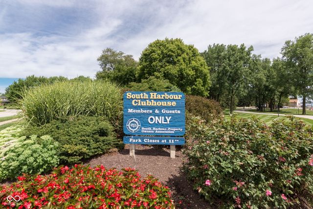 102 Pin Oak Court, Noblesville, IN 46062