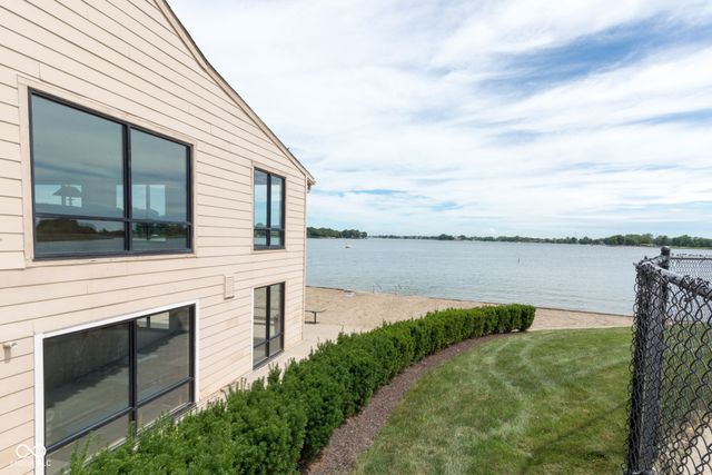102 Pin Oak Court, Noblesville, IN 46062