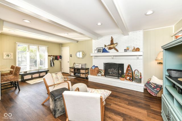 102 Pin Oak Court, Noblesville, IN 46062