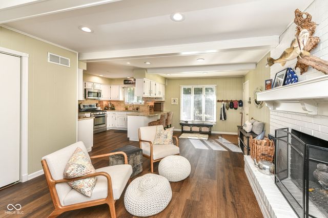 102 Pin Oak Court, Noblesville, IN 46062