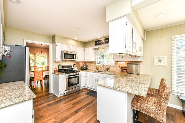 102 Pin Oak Court, Noblesville, IN 46062