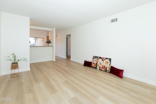 15421 Village 15, Camarillo, CA 93012