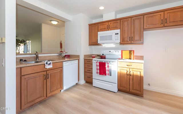 15421 Village 15, Camarillo, CA 93012