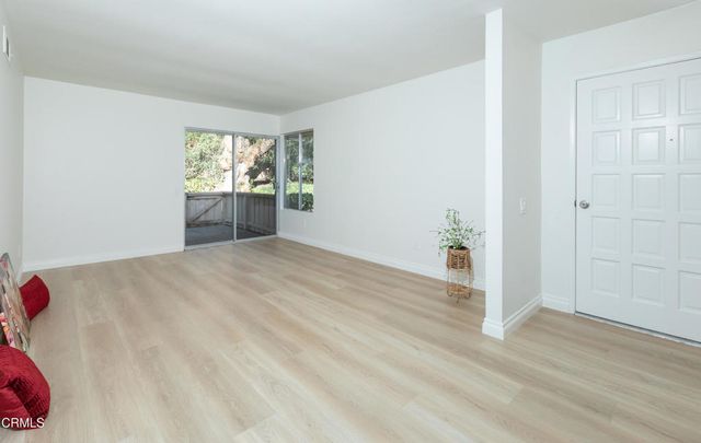 15421 Village 15, Camarillo, CA 93012