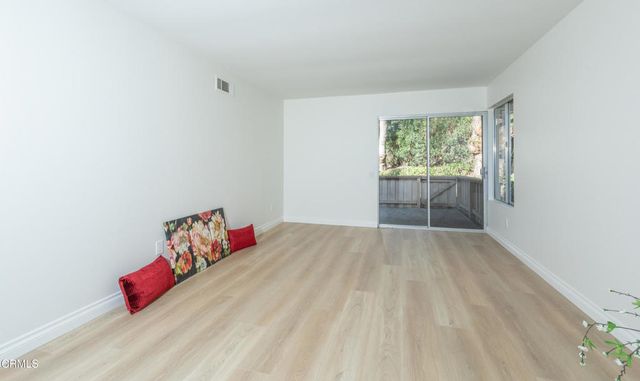 15421 Village 15, Camarillo, CA 93012