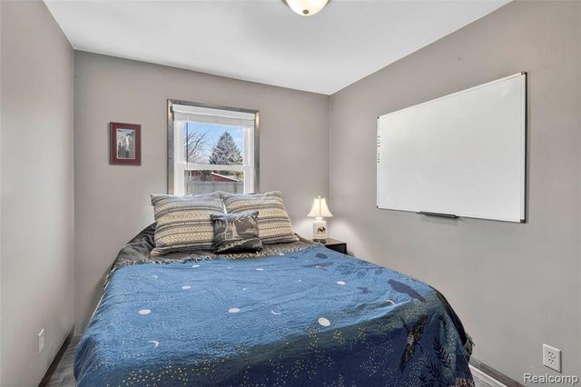 425 N Division Avenue, Holland, MI 49424