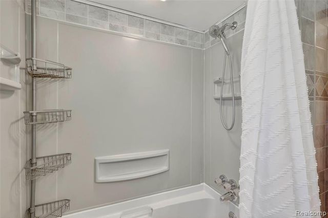 425 N Division Avenue, Holland, MI 49424