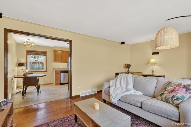 425 N Division Avenue, Holland, MI 49424