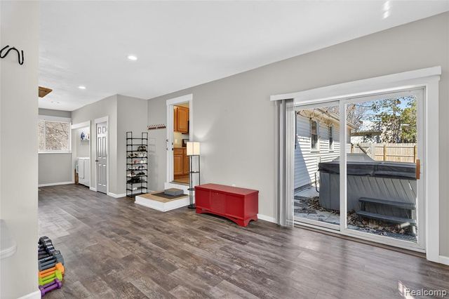 425 N Division Avenue, Holland, MI 49424