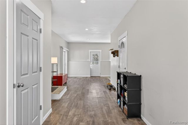 425 N Division Avenue, Holland, MI 49424