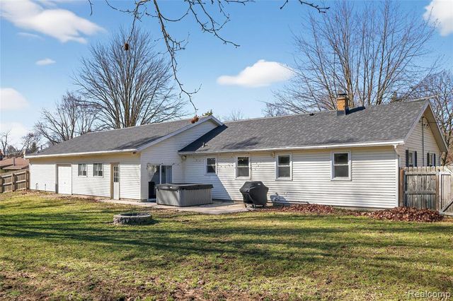 425 N Division Avenue, Holland, MI 49424