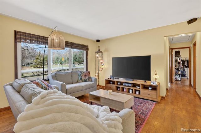 425 N Division Avenue, Holland, MI 49424