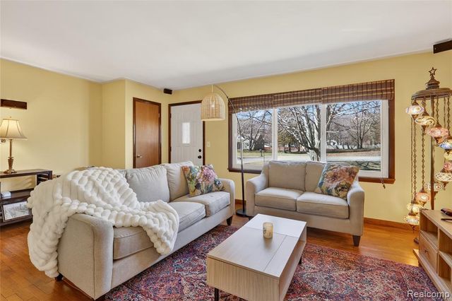 425 N Division Avenue, Holland, MI 49424