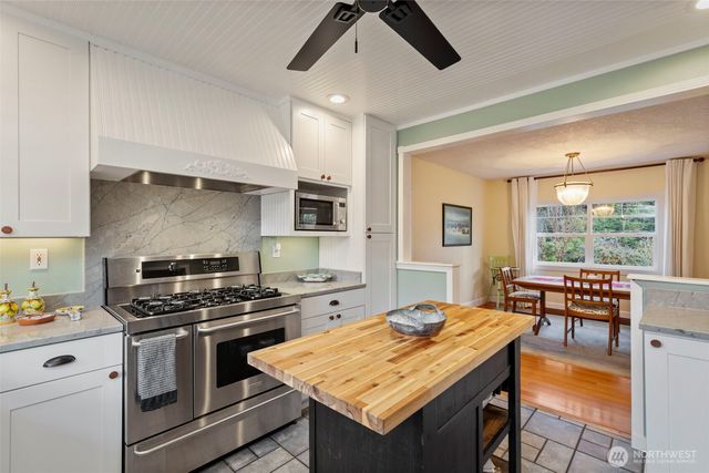 8964 NE State Hwy 104, Kingston, WA 98346