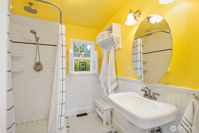 8964 NE State Hwy 104, Kingston, WA 98346