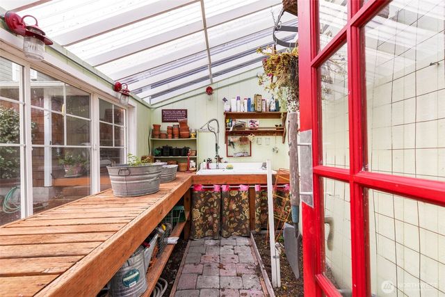 8964 NE State Hwy 104, Kingston, WA 98346