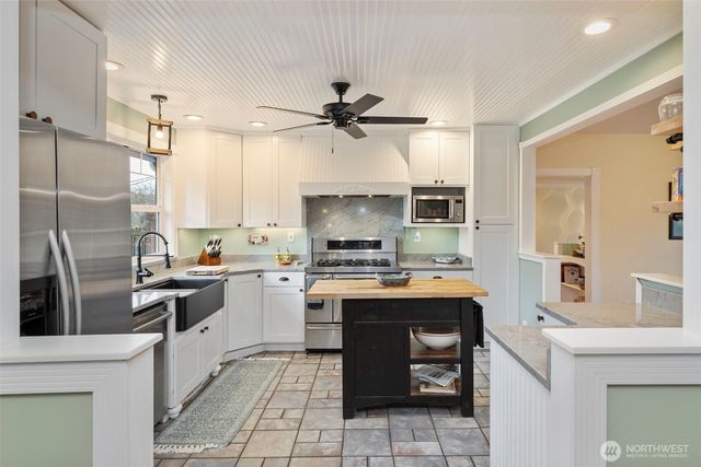 8964 NE State Hwy 104, Kingston, WA 98346