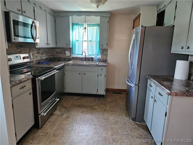 8004 Manor, Lanesville, IN 47136