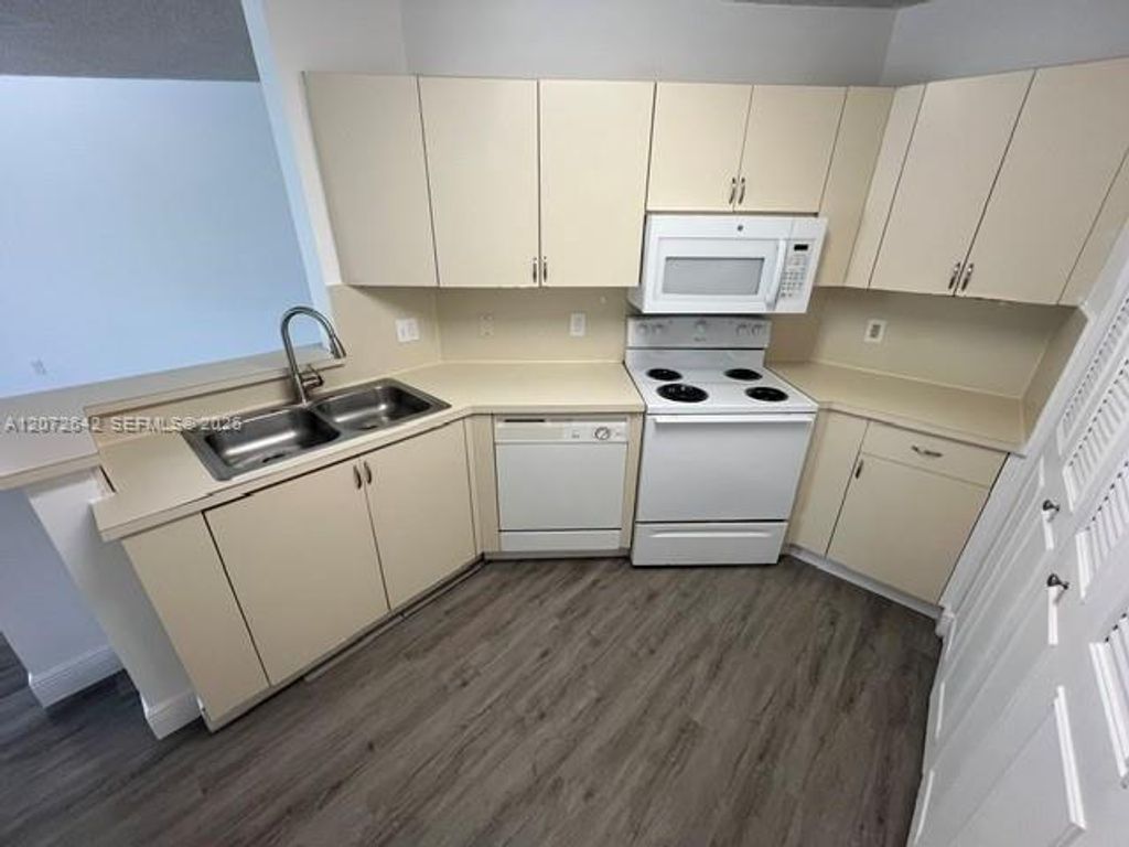 6288 NW 186th Street 109, Hialeah, FL 33015
