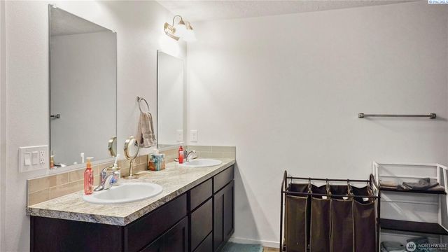 705 E Mt Adams St, Othello, WA 99344