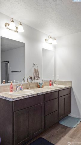 705 E Mt Adams St, Othello, WA 99344