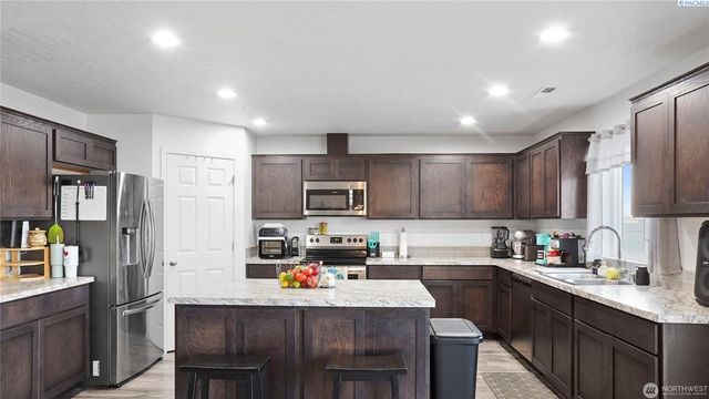 705 E Mt Adams St, Othello, WA 99344