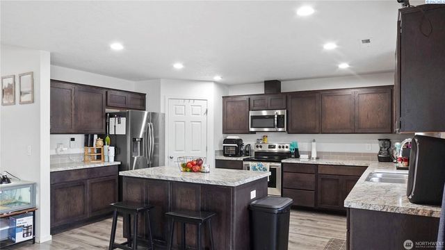 705 E Mt Adams St, Othello, WA 99344