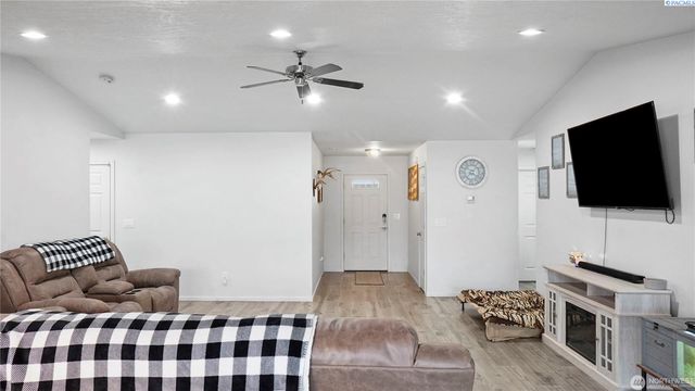 705 E Mt Adams St, Othello, WA 99344